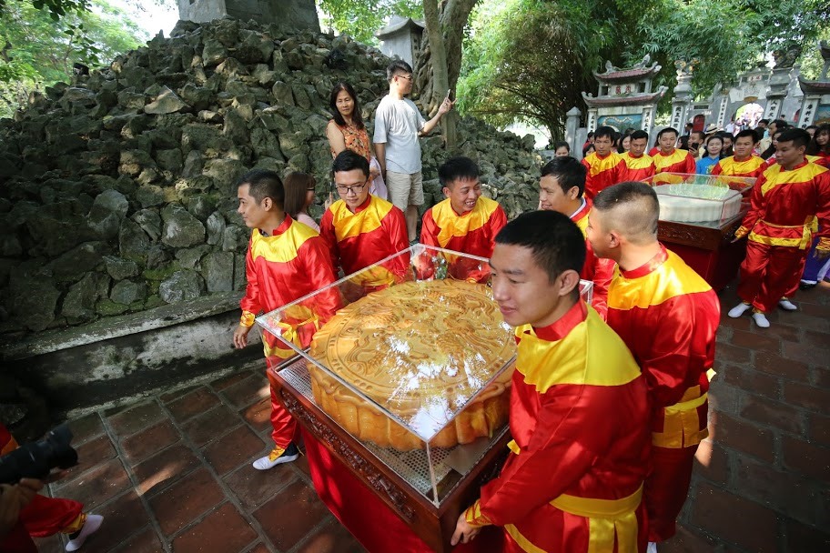 banh trung thu bao minh ky luc 10