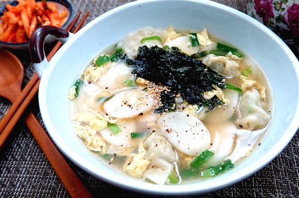 p26banh gao nhung chiec banh gian di nhung co vo cua cac quoc gia phuong dong2