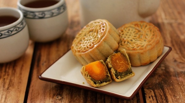 bánh trung thu nhân trứng muối